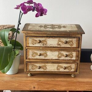 Vintage made in Japan JEWELRY BOX